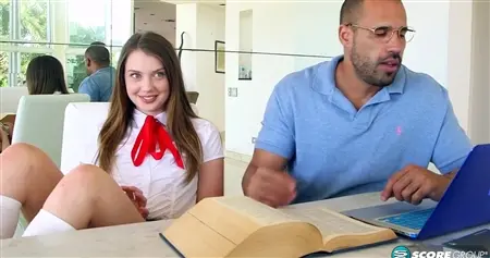 Русская студентка соблазнила иностранного профессора на секс